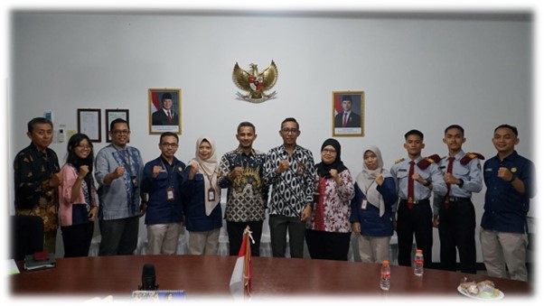 Perluas Akses Pendidikan Vokasi, AK Tekstil Solo Terima Kunjungan SMA Dharma Wanita 1 Pare Kediri