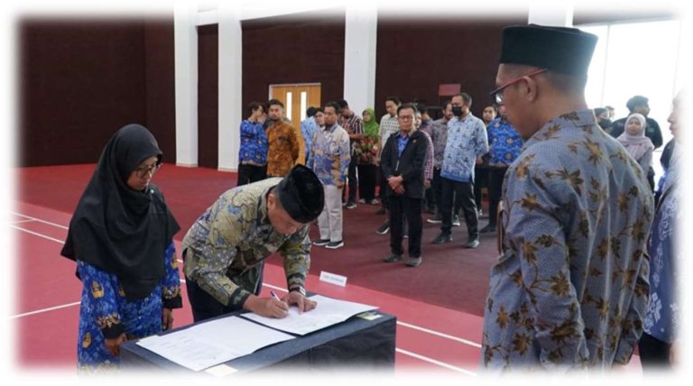 Pelantikan Pejabat Fungsional dan Pengambilan Sumpah PNS di lingkungan AK-Tekstil Solo