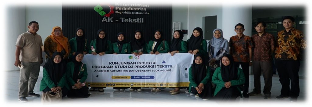 "Perkuat Vokasi Tekstil, AK-Tekstil Solo Sambut Akademi Komunitas Darussalam Blokagung"