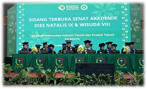 Menyongsong Era Digital: Kesuksesan Wisuda Angkatan Ke-VIII AK-Tekstil Solo