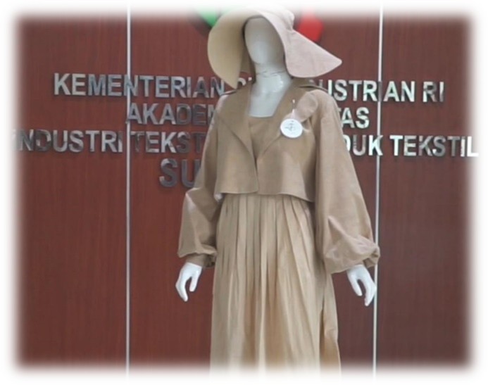 Tim Ecostitch Menangkan Juara 2 dengan Inovasi Pewarna Alami dari Limbah Teh