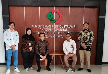 Apresiasi Tinggi! Wamenperin Bangga dengan Lulusan 100% Bekerja dari AK-Tekstil Solo